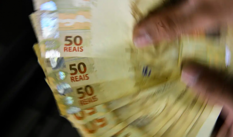 Arrecadação federal volta a bater recorde