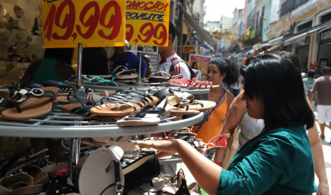 Banco Central eleva de 2,3% para 3,2% a projeção do PIB no ano