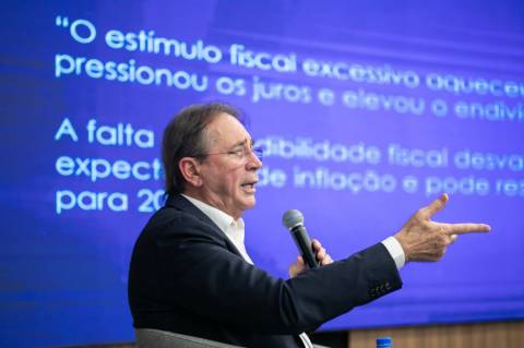 Cenário fiscal afetará crescimento em 2025, prevê Fiesc