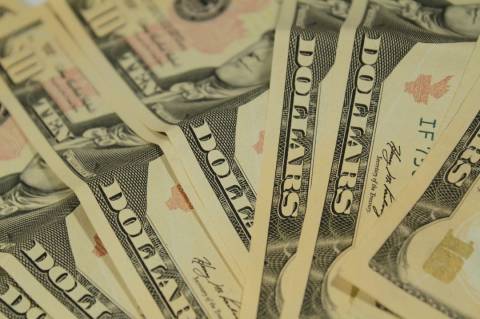 Dólar valorizado e alta dos juros impulsionam dívidas de empresas