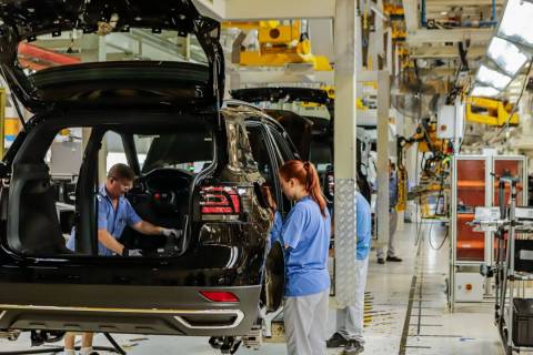 Faturamento da indústria salta 5,6% em 2024