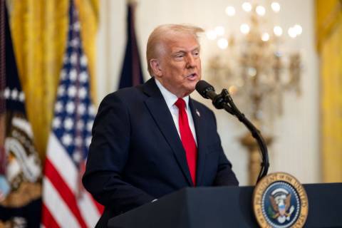 Trump anuncia taxa de 10% para produtos brasileiros