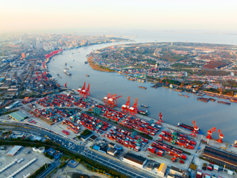 China retalia EUA com tarifas de 34% e restrição a minerais raros