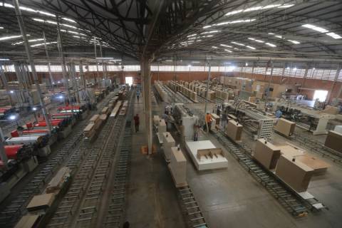 Produção industrial avança 2,2% no Paraná