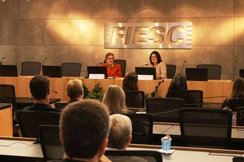 "Não estamos no olho do furacão", diz Tatiana Prazeres na Fiesc