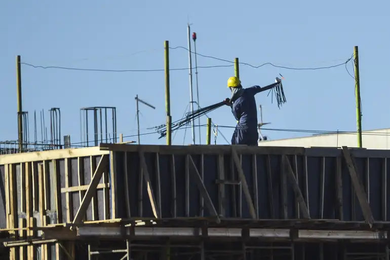 Cerca de 220 mil empresas e 3 milhões de trabalhadores do setor serão impactados pela reforma, aponta CBIC
