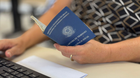 Emprego com carteira bate recorde