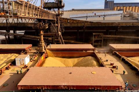 Balança comercial tem superávit mais baixo em três anos