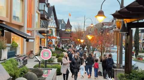 Gramado sinaliza recuperação após enchentes do ano passado