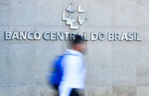 BC vê juro alto por tempo "bastante prolongado"