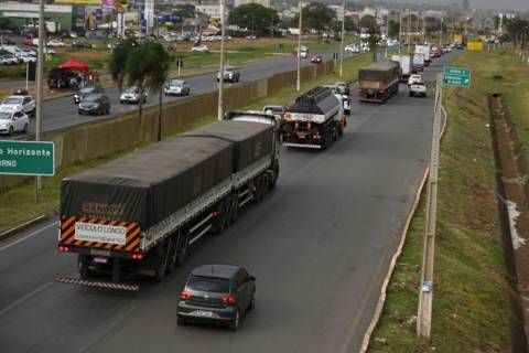 Setor de serviços varia 0,3% em junho