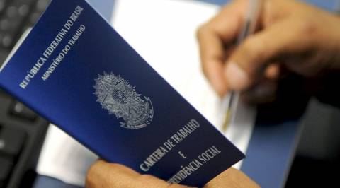 Desocupação cai para 5,6% no trimestre encerrado em julho