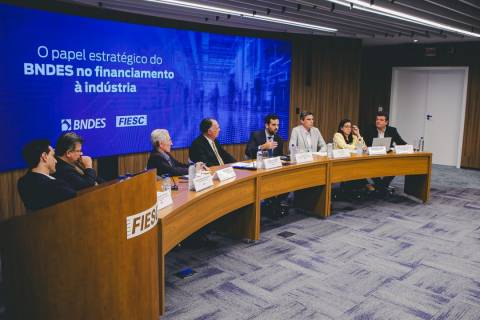 Indústrias afetadas pelo tarifaço começam a receber crédito do BNDES