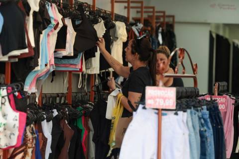 Brasil chega ao maior percentual de famílias que não têm condições de pagar suas dívidas