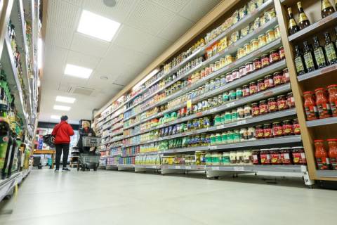 Intenção de consumo das famílias recua pelo terceiro mês consecutivo