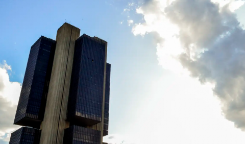 Copom decide manter taxa Selic em 15% ao ano