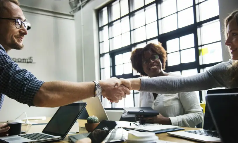 Startups brasileiras crescem com recursos próprios