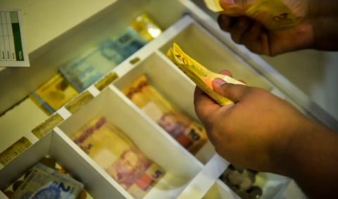 Salário mínimo será de R$ 1.621 no próximo ano