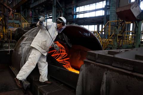 Faturamento da indústria tem quarta queda em seis meses