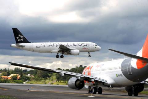 Serviços fecham o ano em alta pela quinta vez seguida