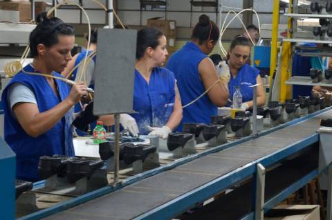 Índice de evolução do emprego industrial tem pior fevereiro desde 2017