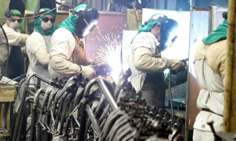 Faturamento da indústria cresce em fevereiro