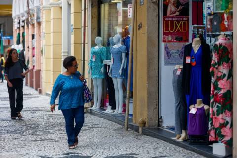 Intenção de consumo das famílias avança pelo sexto mês consecutivo