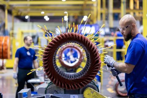 Atividade econômica recua 0,7% em março