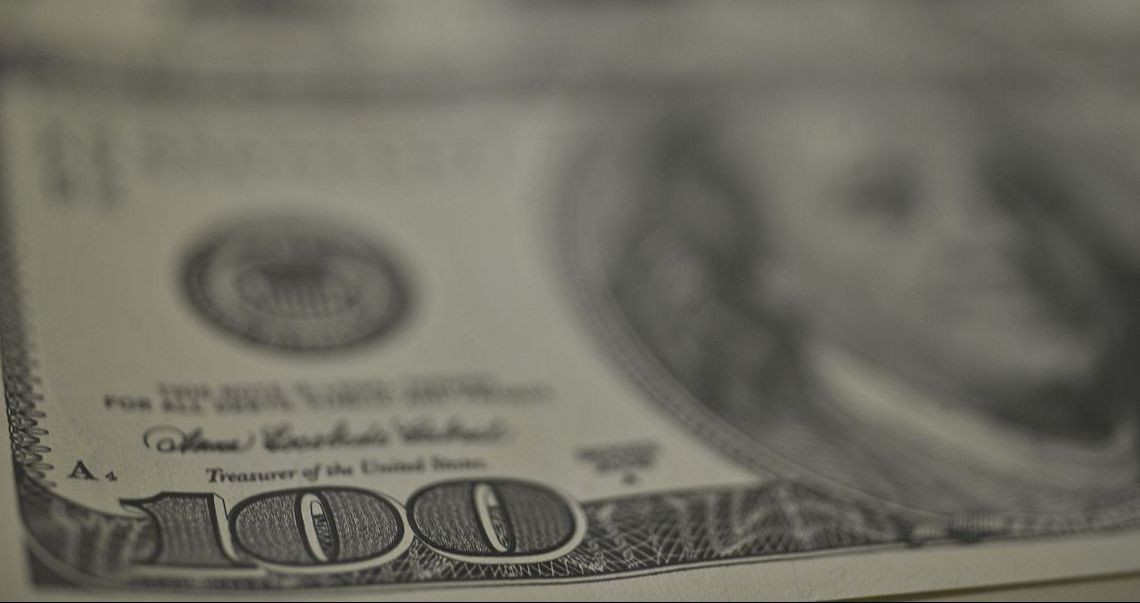Dólar vale R$ 4,14, segundo maior valor desde o Plano Real
