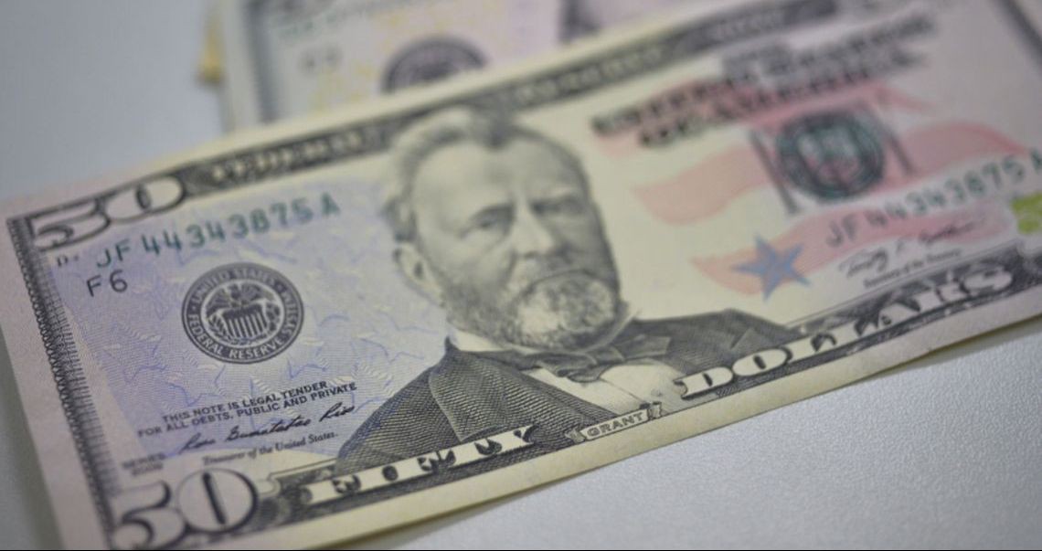 Dólar volta a superar barreira dos R$ 4,12