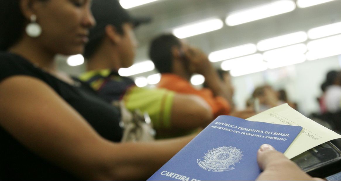 Taxa de desemprego cai para 13%