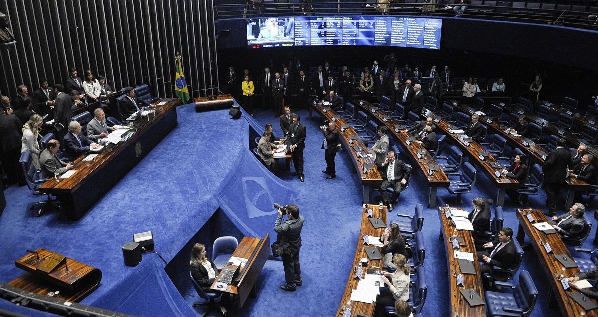 Senado admite o parecer pela continuidade do impeachment
