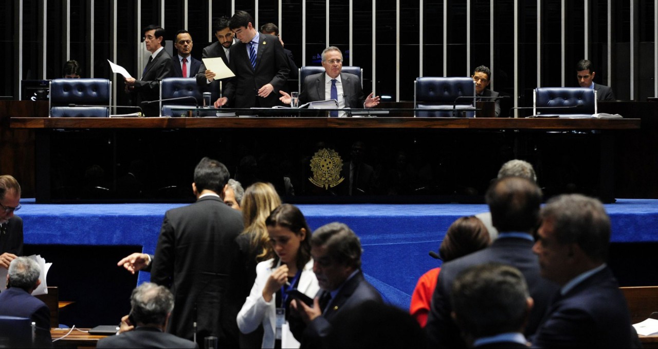 Senado aprova PEC do teto dos gastos públicos