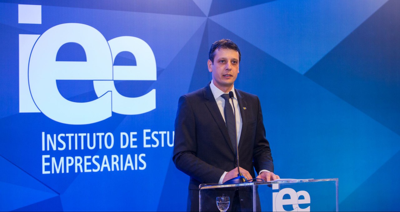 Rodrigo Tellechea toma posse como presidente do IEE