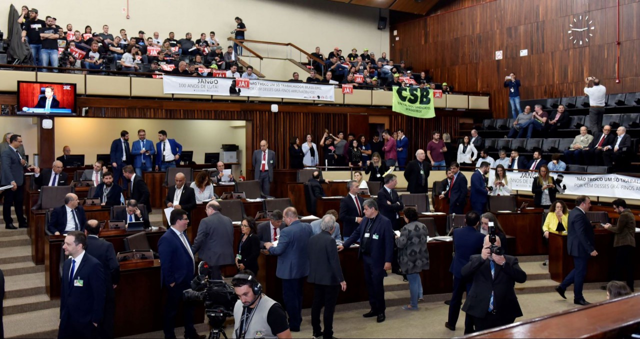 Assembleia do RS aprova PEC que retira plebiscito para vender estatais
