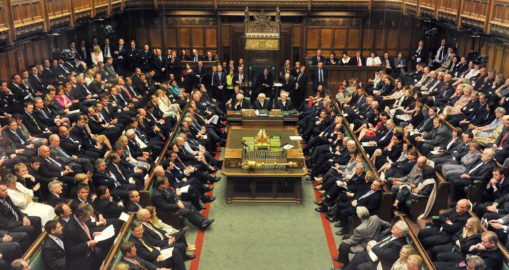 Parlamento aprova lei para bloquear Brexit sem acordo