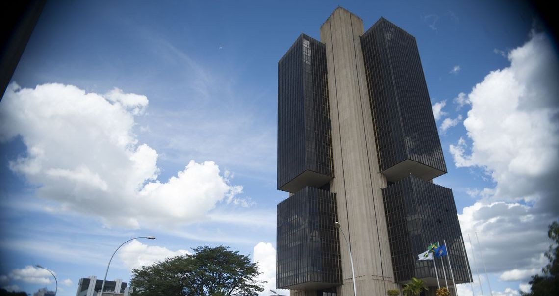 Banco Central reduz juros básicos para 4,5% ao ano