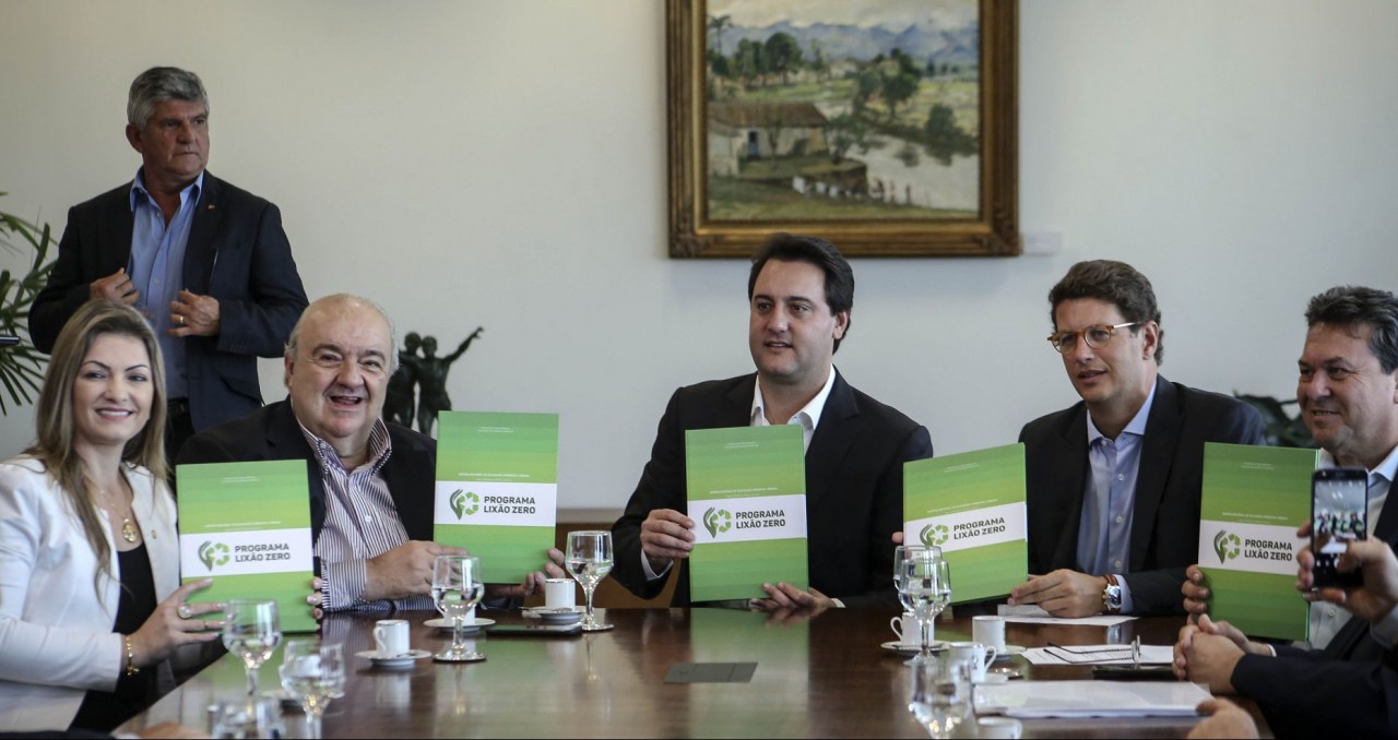 Referência na área, Curitiba lança programa federal Lixão Zero
