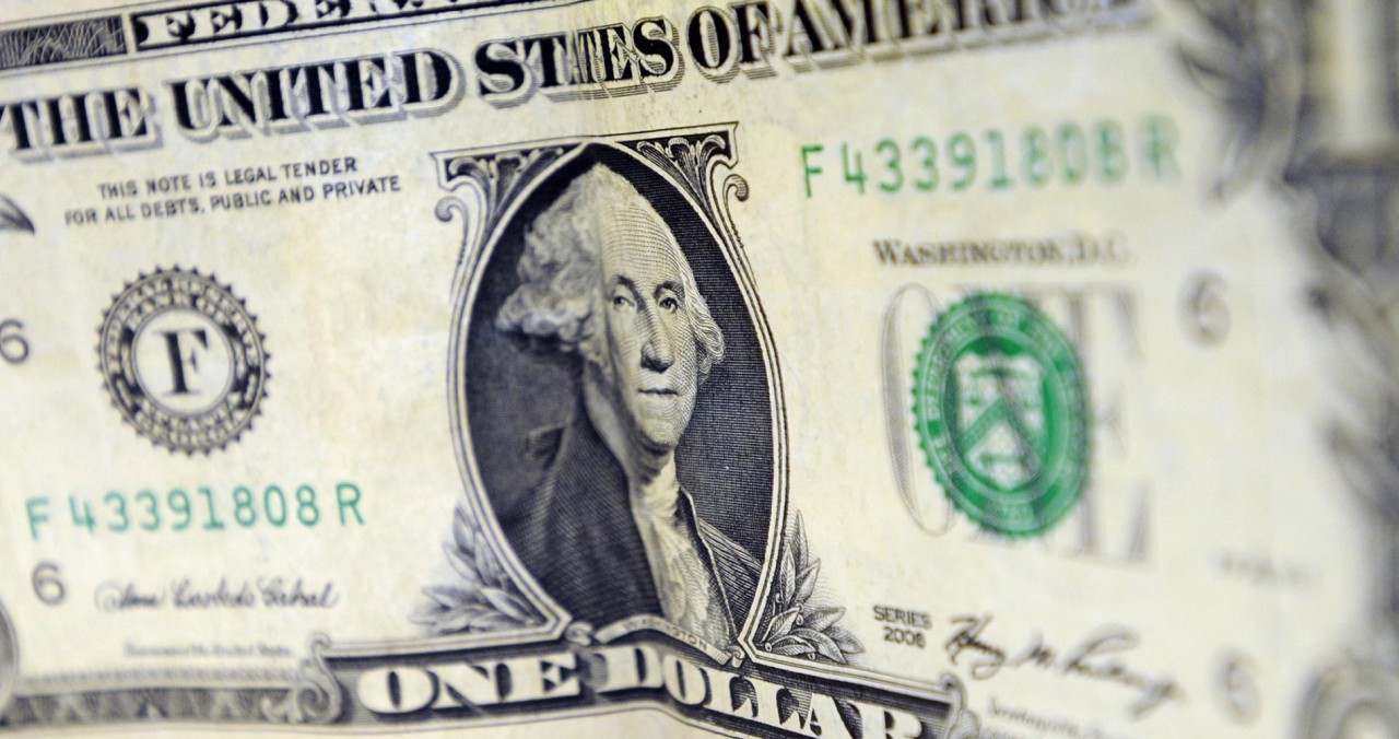 Dólar segue trajetória de queda nesta terça