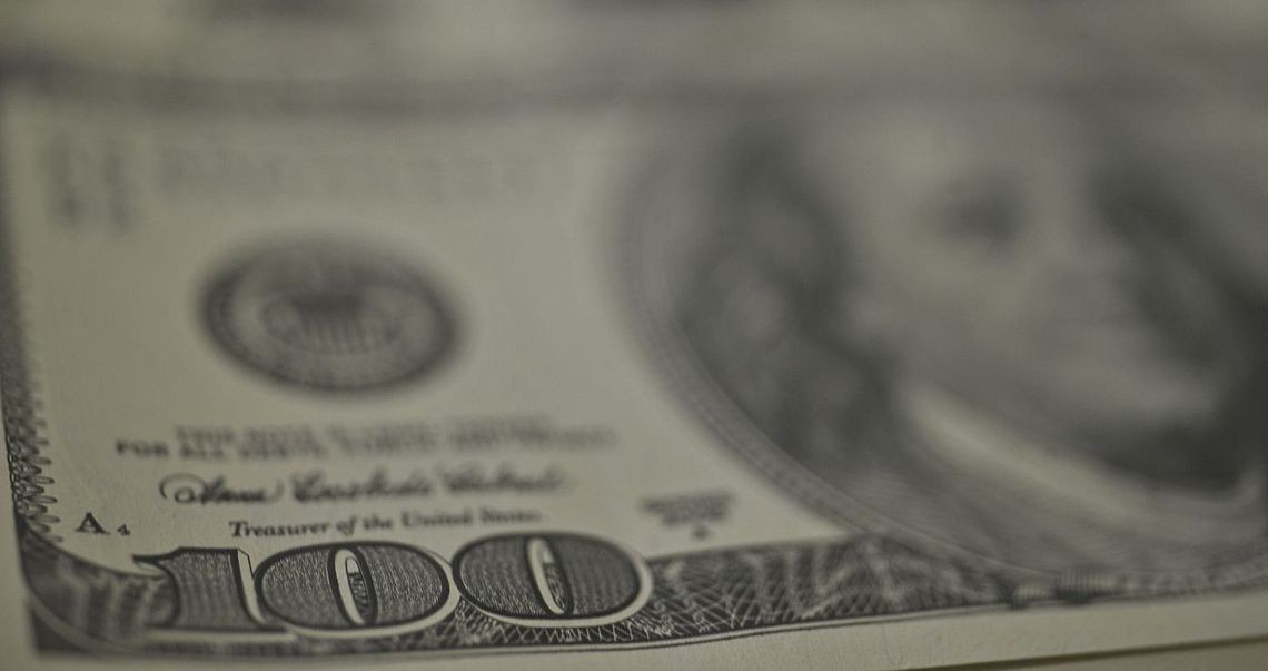 Dólar tem maior queda em quase dois meses