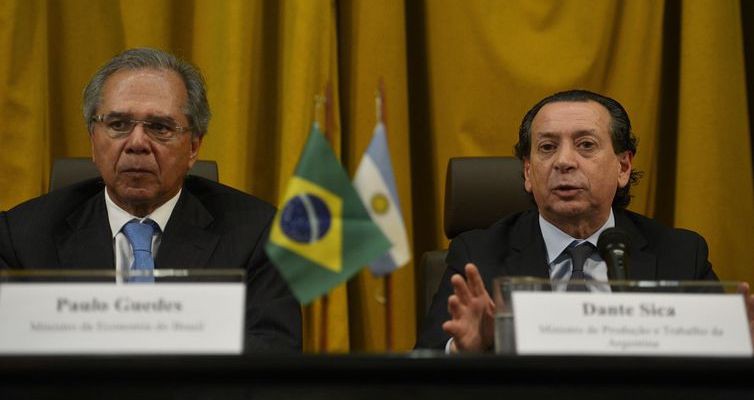 Brasil e Argentina assinam acordo automotivo