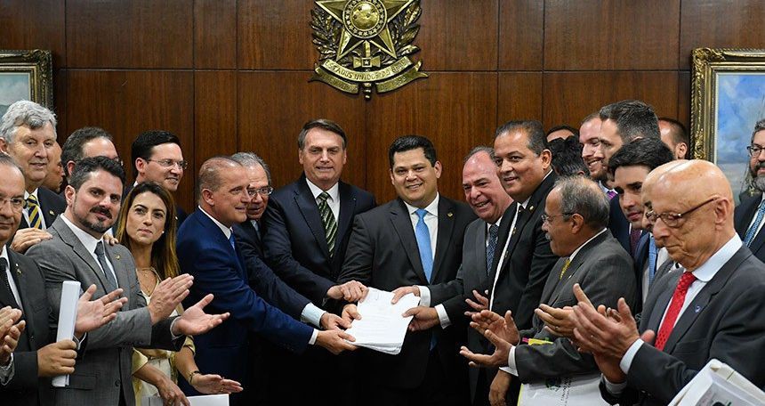 Bolsonaro entrega ao Senado PEC do Pacto Federativo