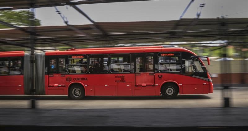 Setor de serviços recua 0,2% de julho para agosto