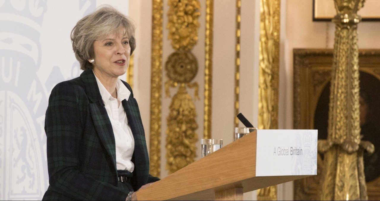 Parlamento rejeita moção de censura a Theresa May