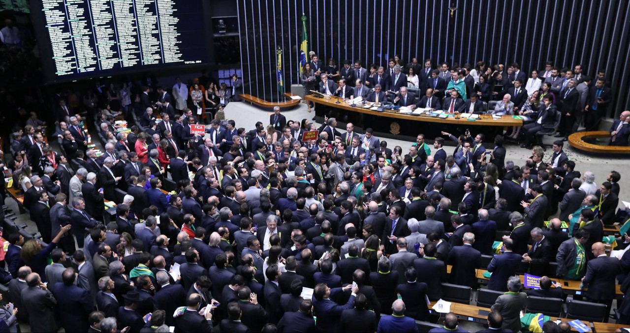 Câmara aprova processo de impeachment