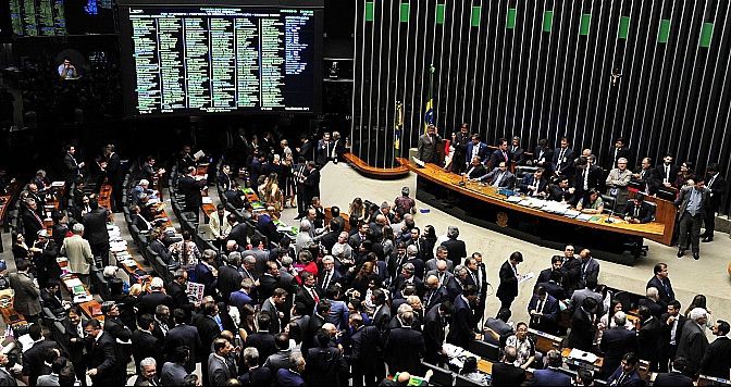 Câmara aprova em segundo turno PEC dos gastos públicos