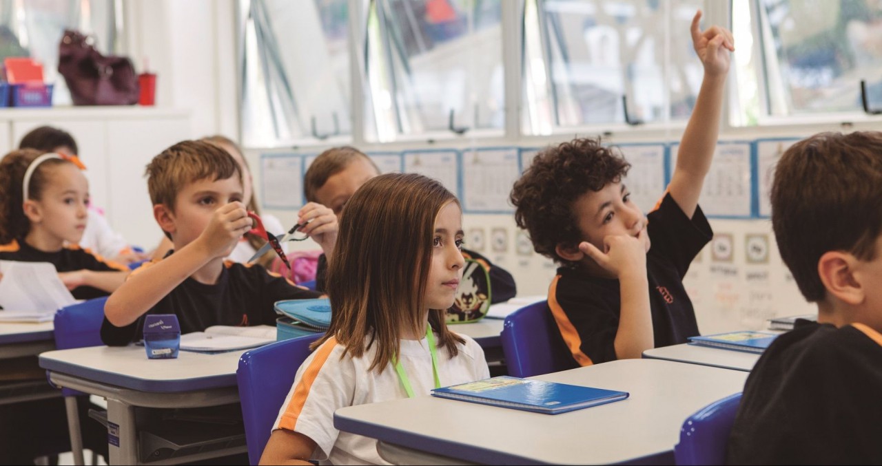 Positivo nega venda de ativos de educação