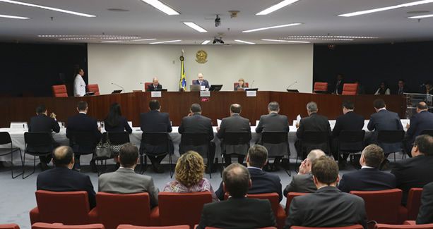 Impasse político trava solução sobre dívida dos estados