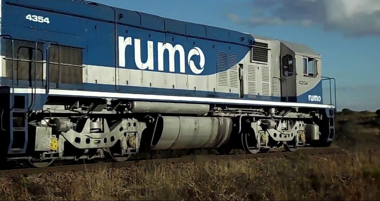 Rumo lucra R$ 229 milhões e volta ao azul
