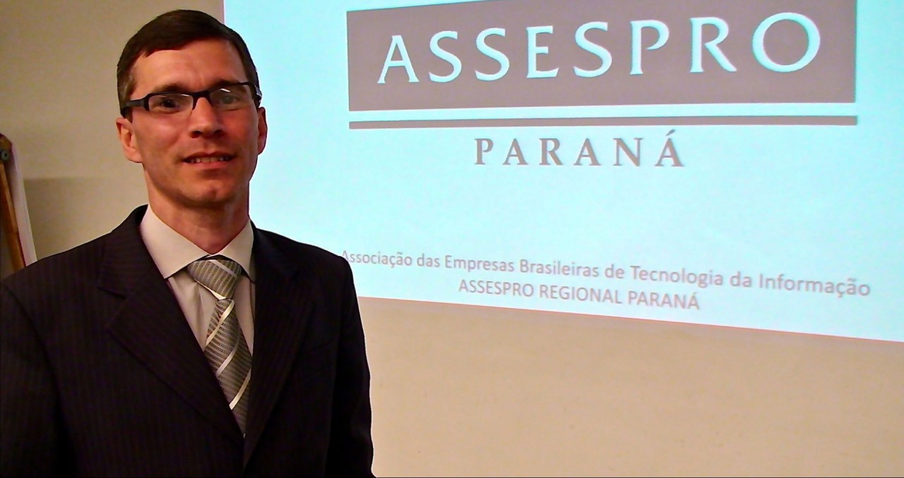 Adriano Krzyuy presidirá a Assespro-PR